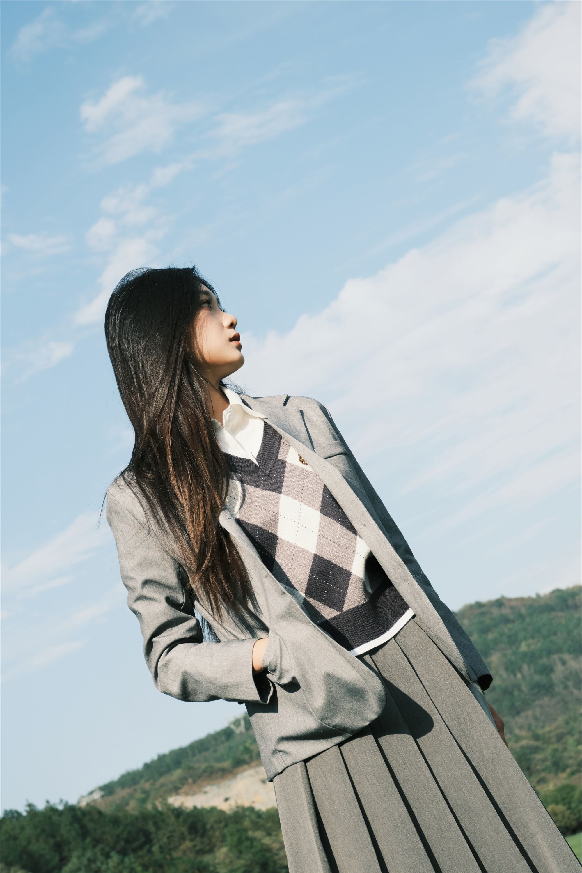 YITUYU艺图语 2025.01.06 草坪学院 一只狸猫